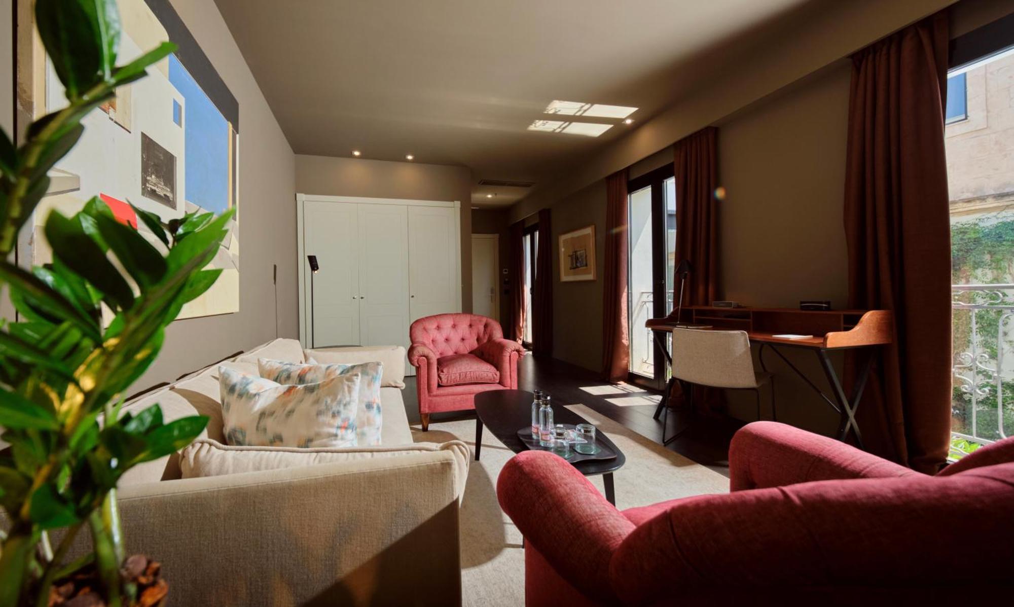 Suite,1604096407:JPEG